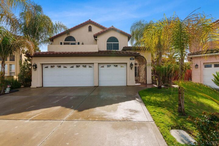 Property Photo:  960 Vista Place  CA 93245 