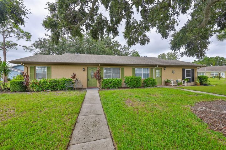 Property Photo: 1904 Canterbury Lane 11 FL 33573
