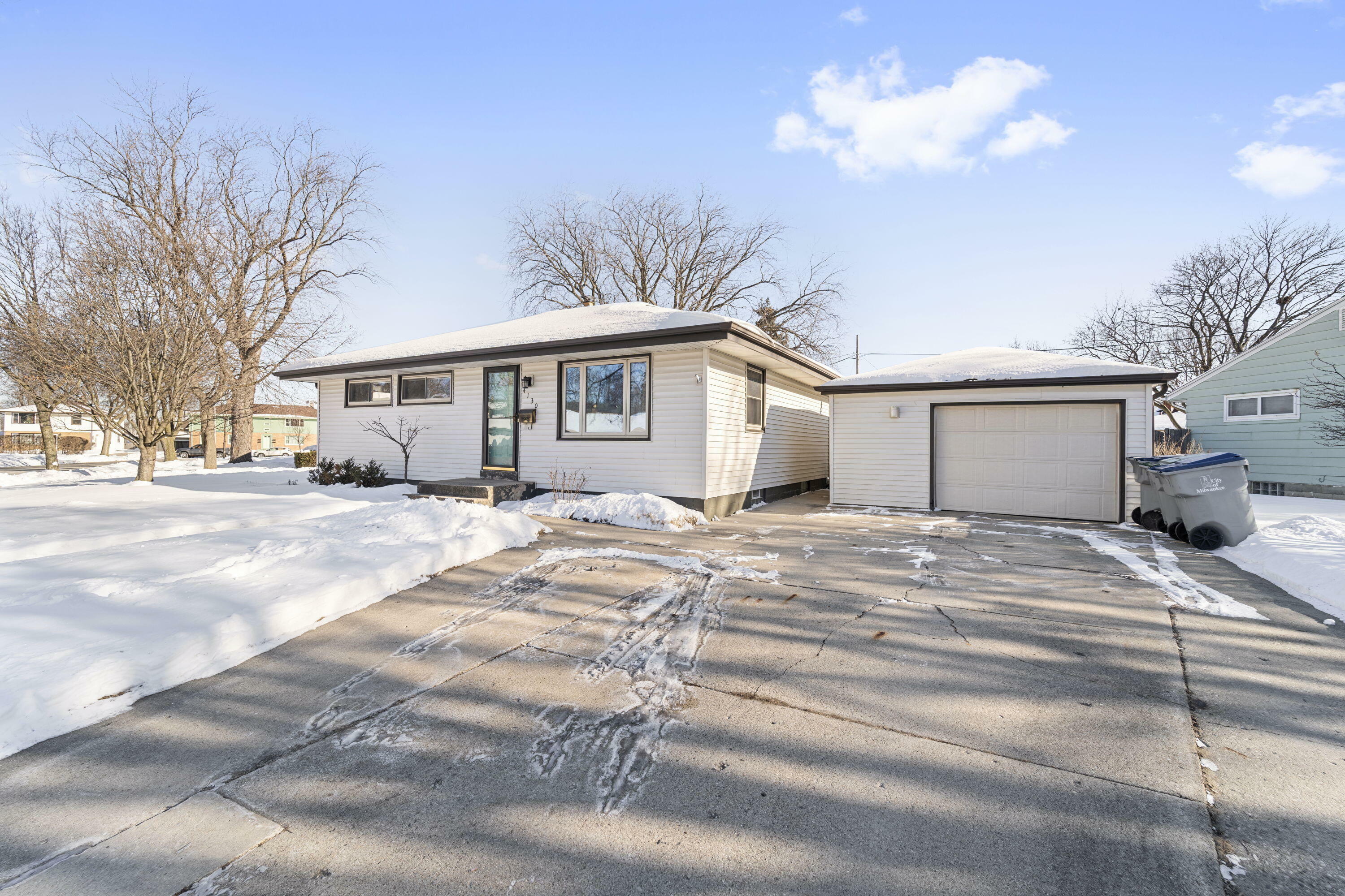 Property Photo:  4130 S Lenox Pl  WI 53207 