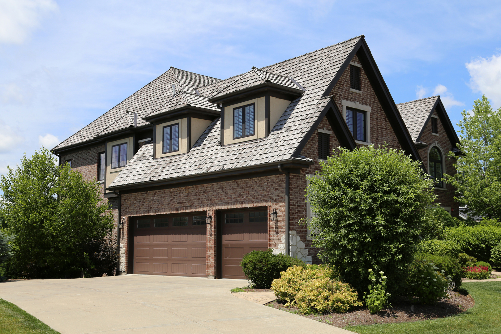 Property Photo: 1860 Lake Charles Drive IL 60061