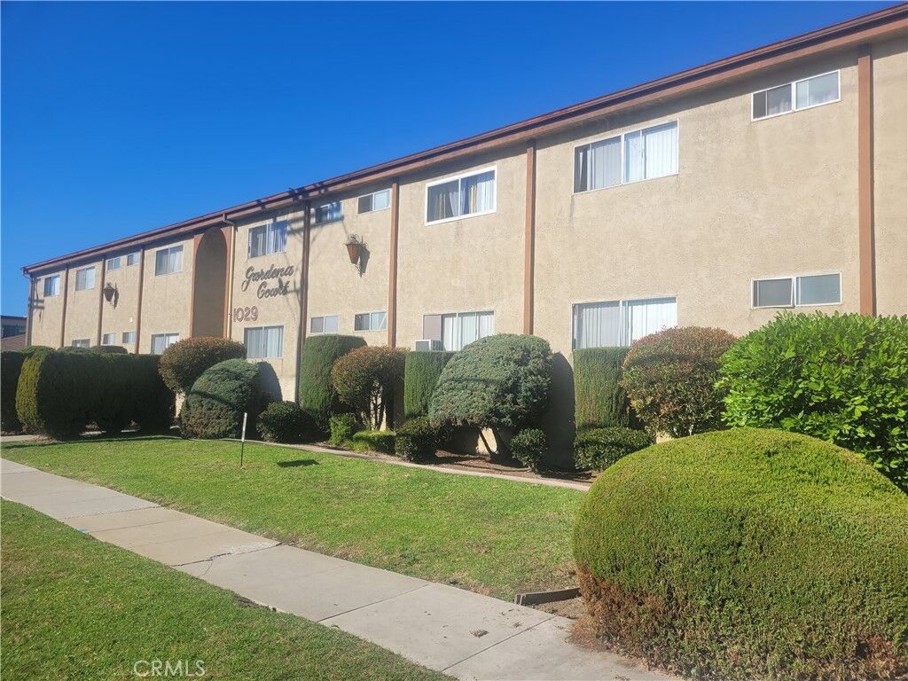 Property Photo: 1029 Magnolia Avenue CA 90247