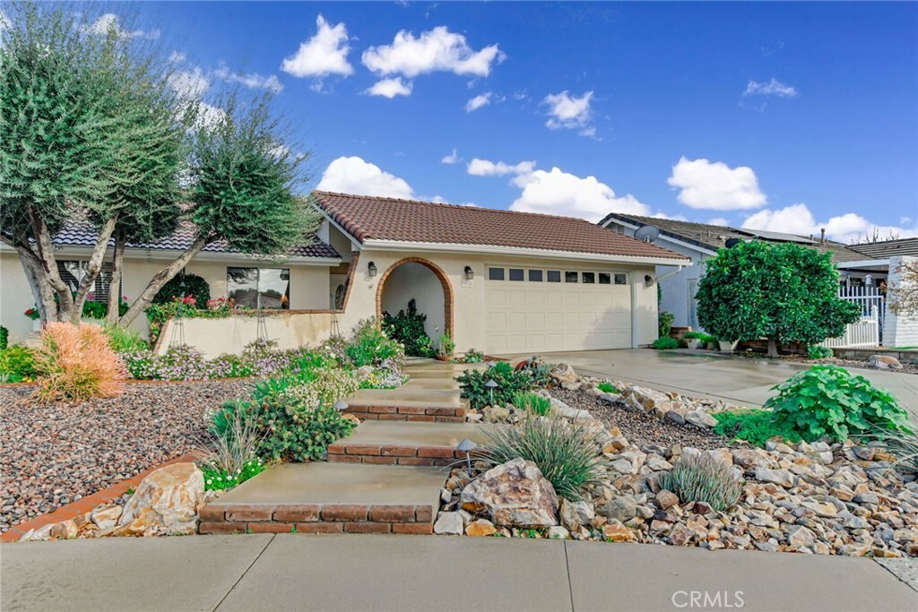 Property Photo: 1118 Hornbeam Court CA 92545