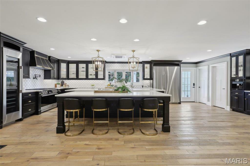 Property Photo: 30 Bellerive Country Club Grounds Drive MO 63141