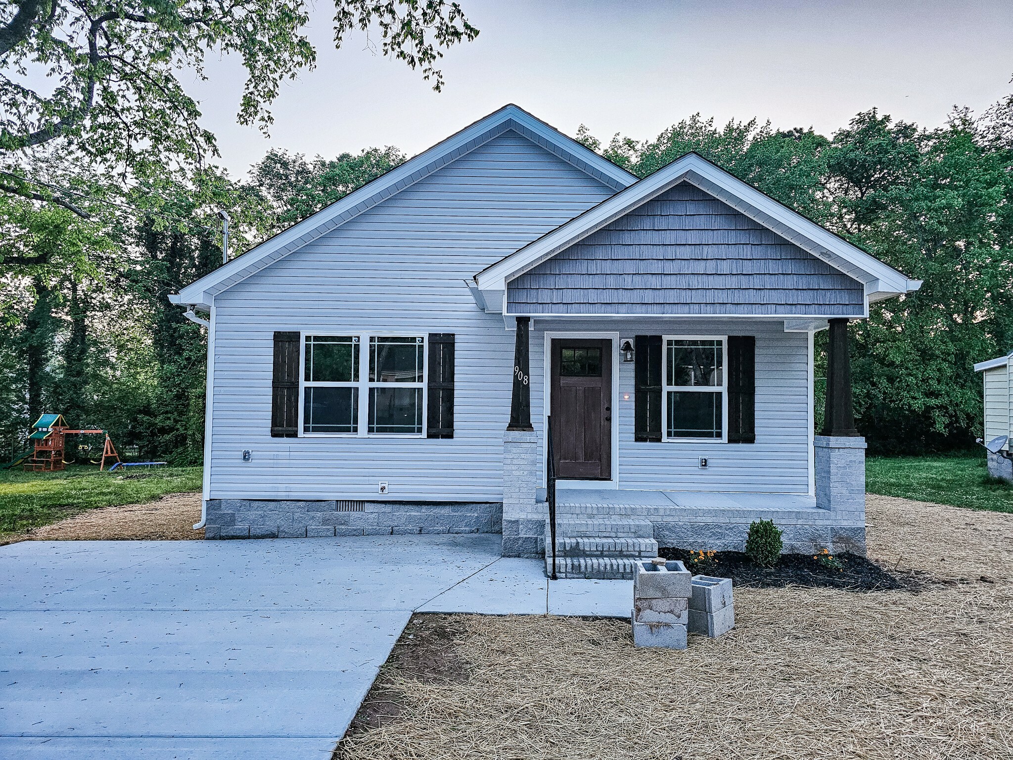 Property Photo: 908 Shelbyview Dr TN 37160