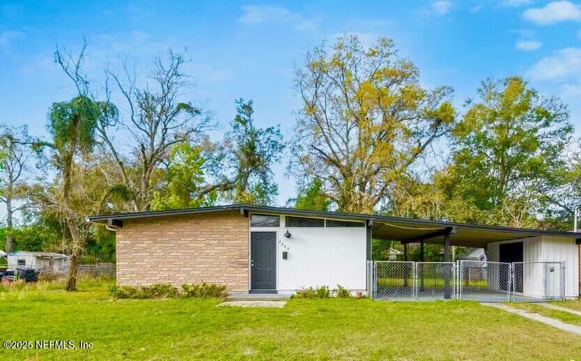 Property Photo: 2244 Hyde Park Road FL 32210