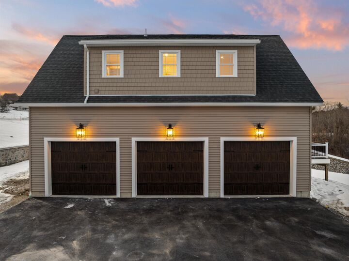 Property Photo:  9 McIntosh Hollow  NH 03087 