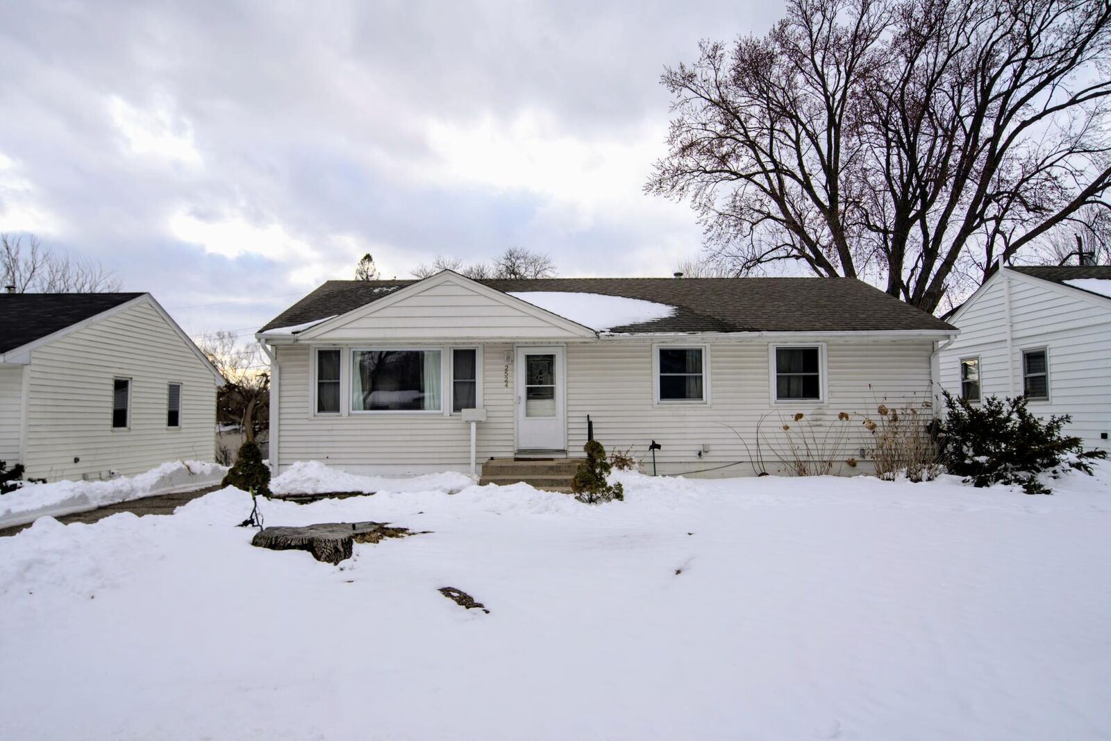 Property Photo: 2524 Xylon Avenue S MN 55426