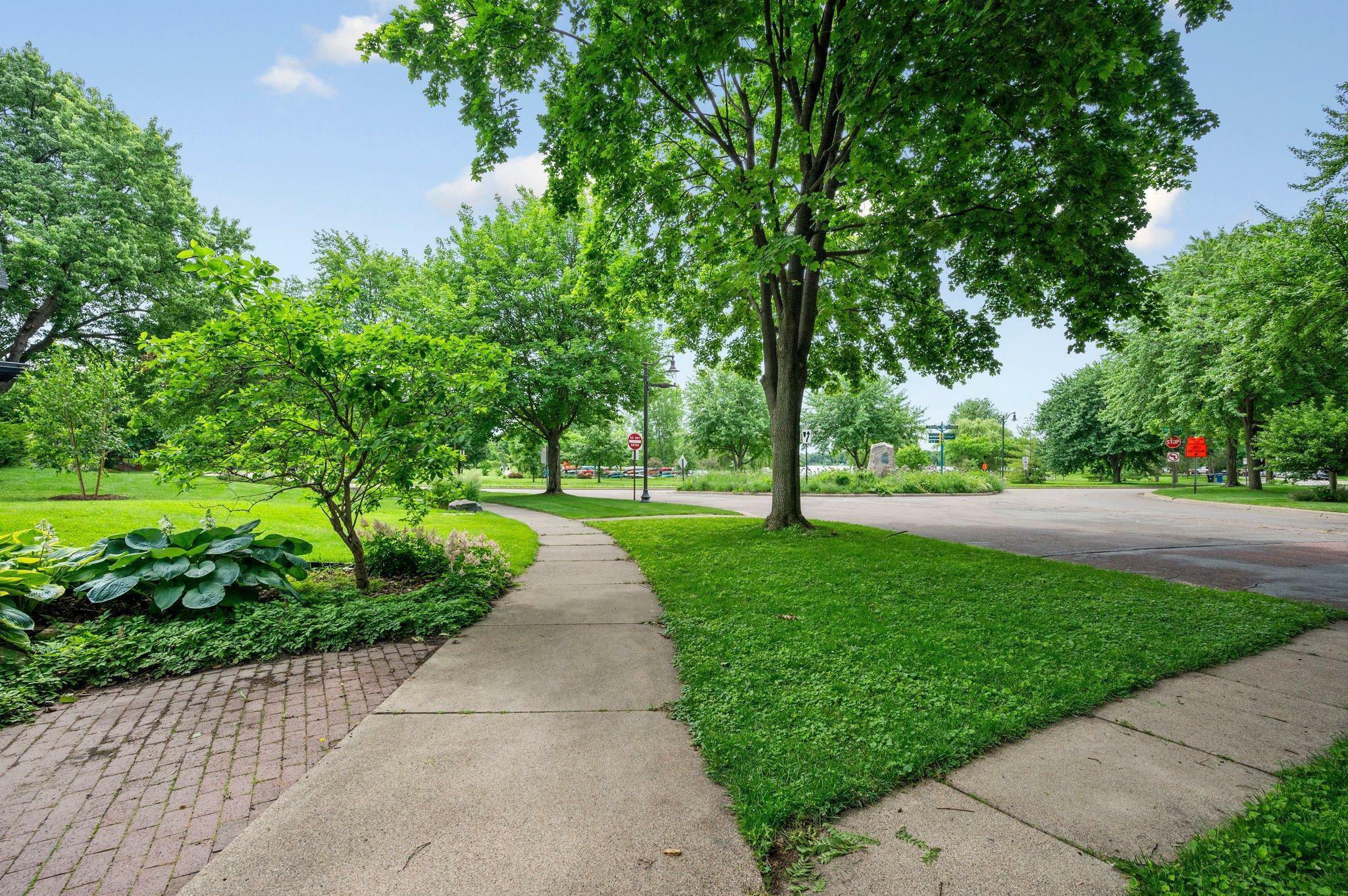 Property Photo:  2211 Kenwood Parkway  MN 55405 