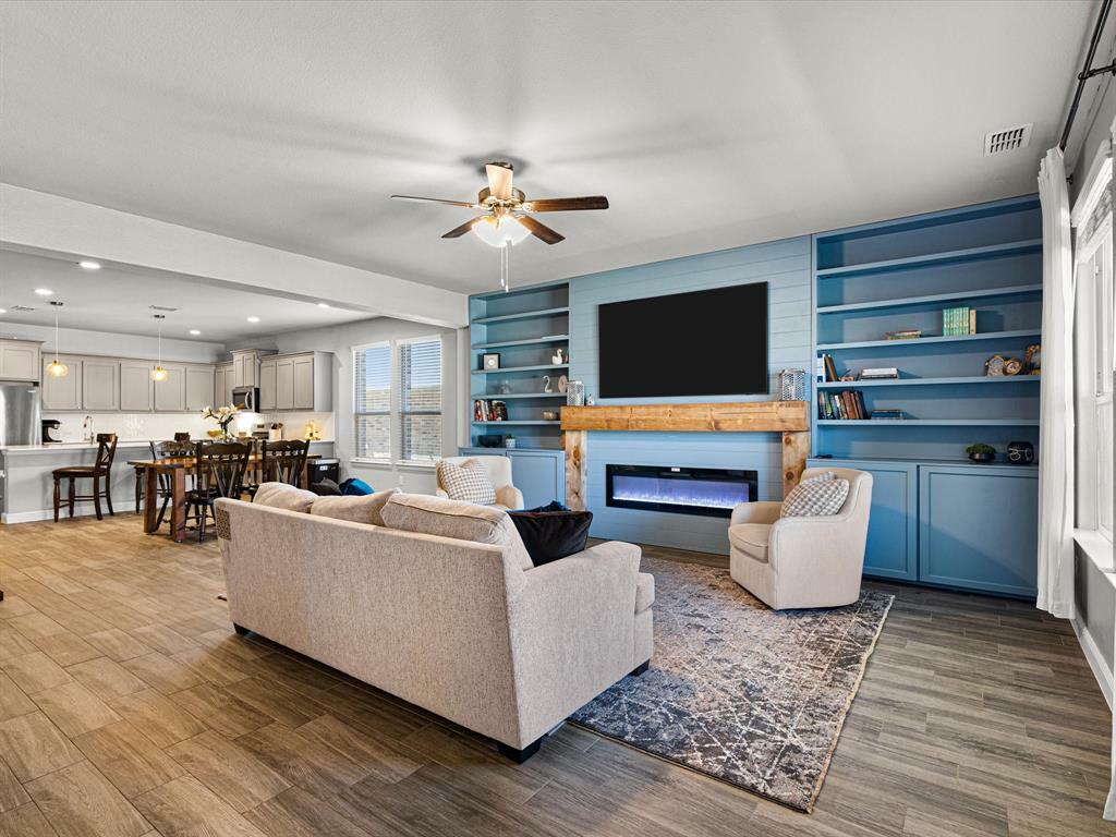 Property Photo: 308 Hogan Drive TX 76210