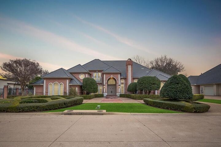 5825 Forest Highlands Drive  Fort Worth TX 76132 photo