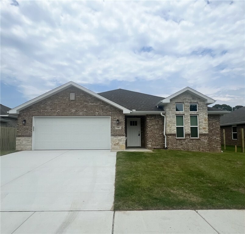 Property Photo:  1500 Emmerson Street  AR 72719 