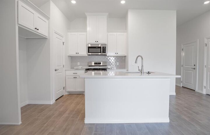 Property Photo:  1101 SE 30th Street  OK 73160 