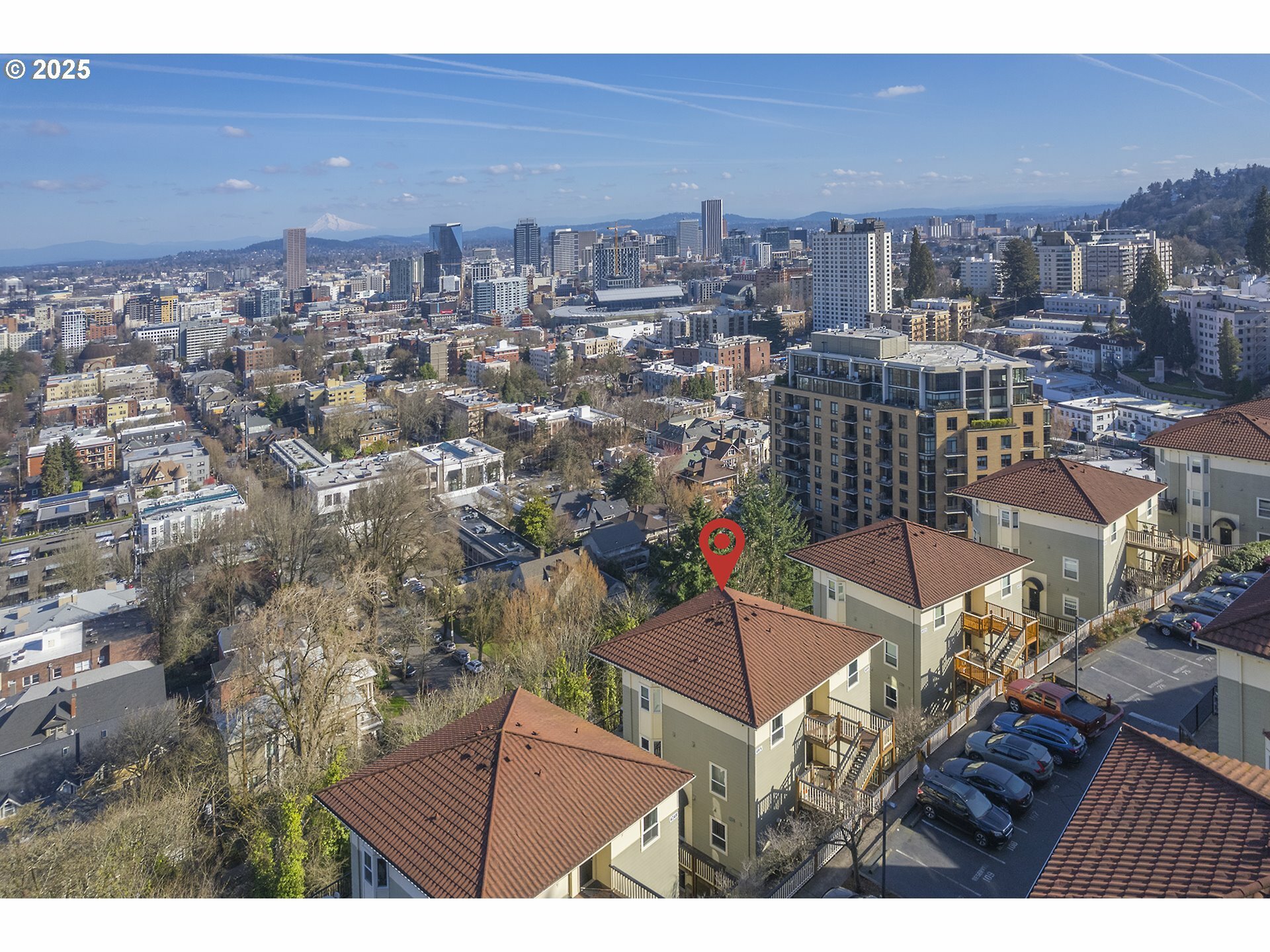 Property Photo: 410 NW Uptown Ter 3-B OR 97210