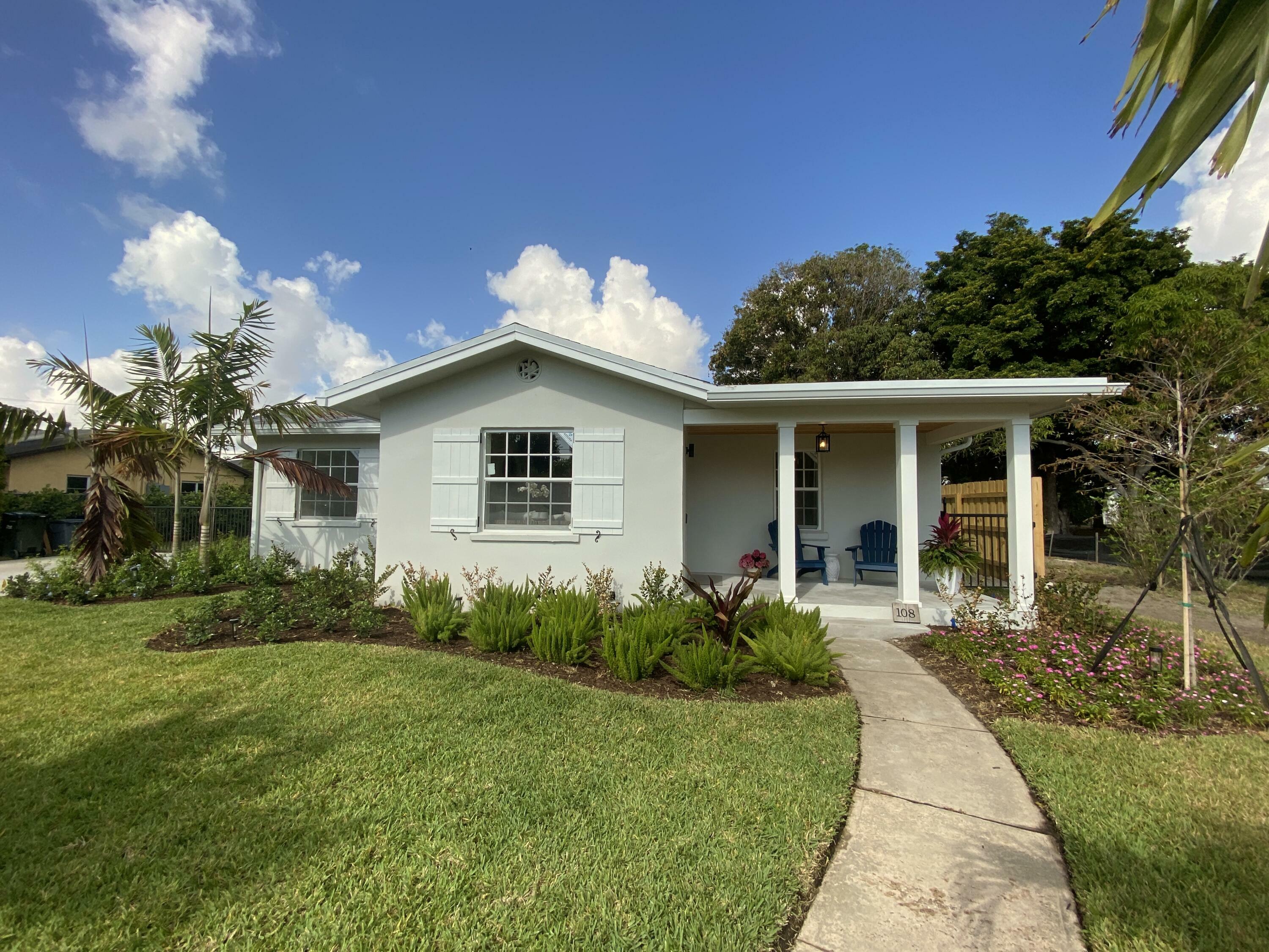 Property Photo: 108 NW 4th Avenue FL 33444