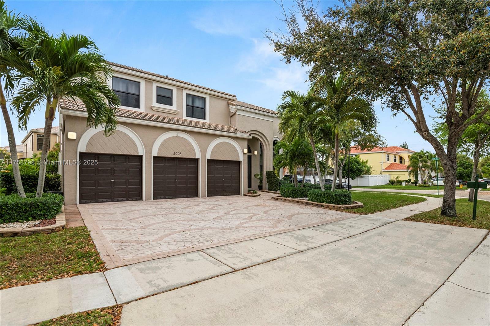 Property Photo: 5008 SW 168th Ave FL 33027