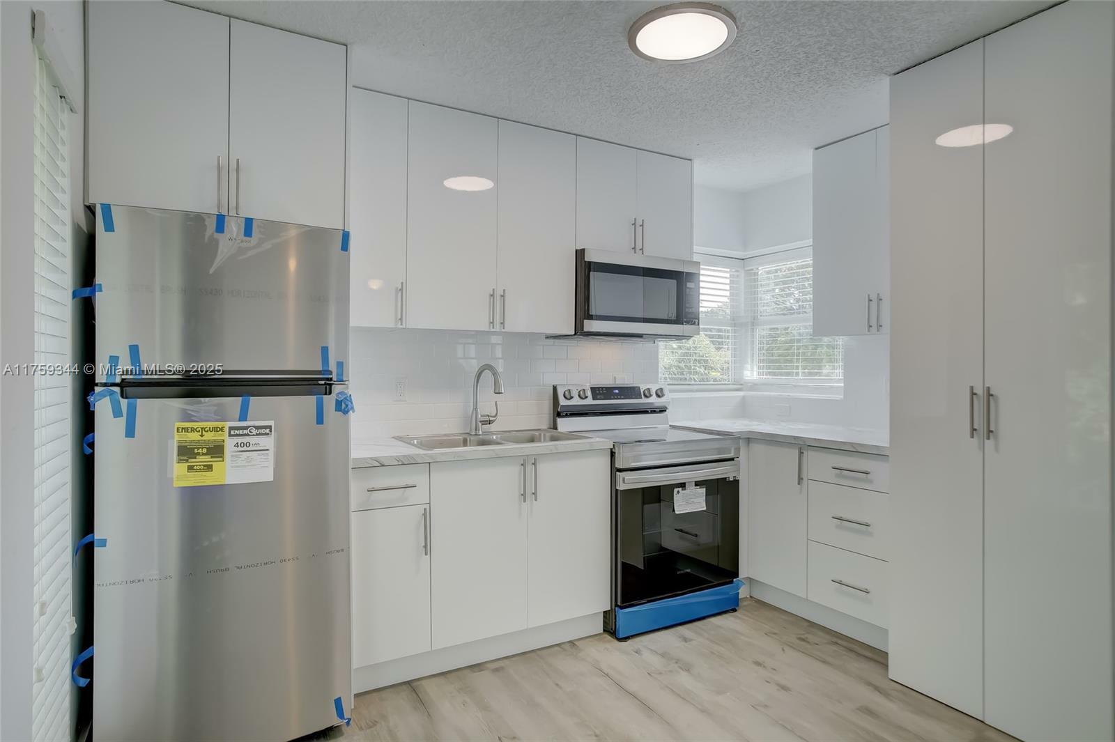 Property Photo:  1335 NE 5th Ave 4  FL 33304 