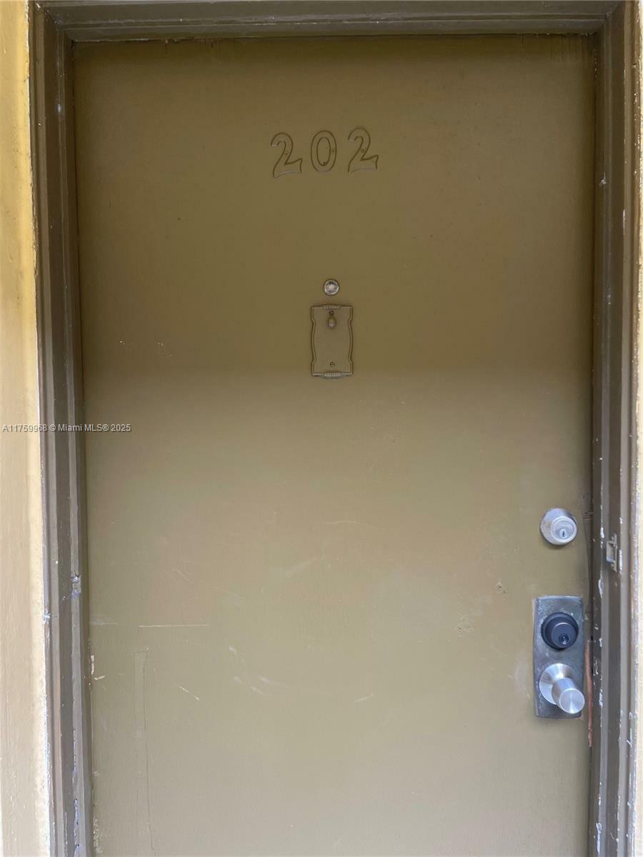 Property Photo: 300 NE 125th St 202 FL 33161