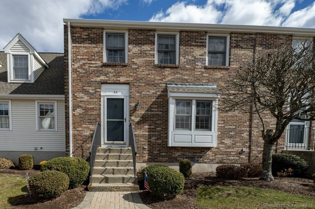 Property Photo: 44 Dunham Street 44 CT 06109