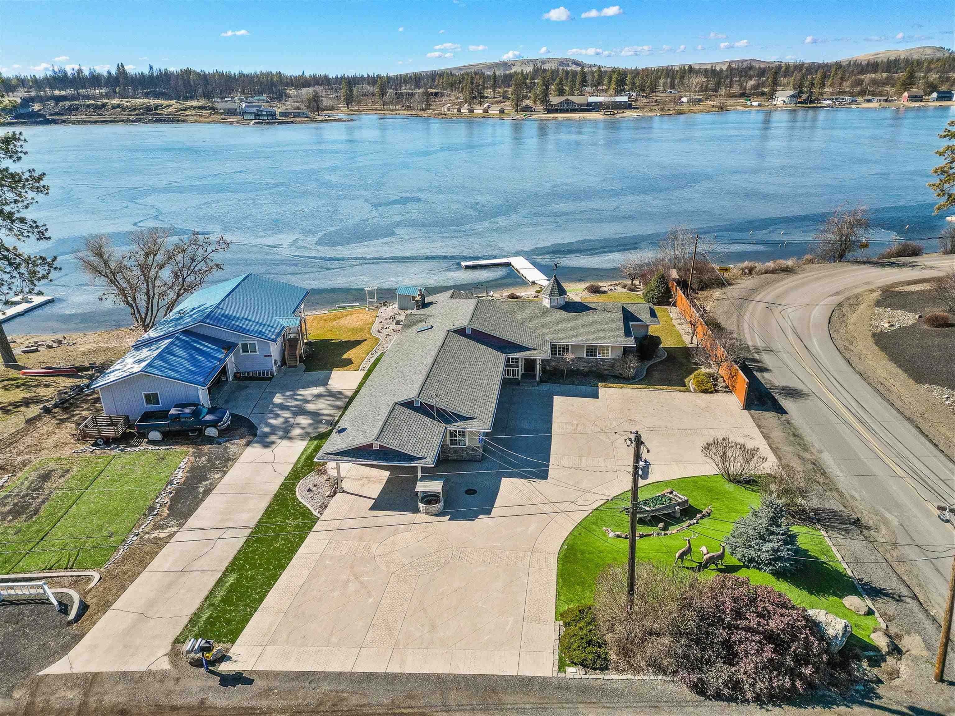 Property Photo: 10906 S Sunnyslope Rd WA 99022-9526