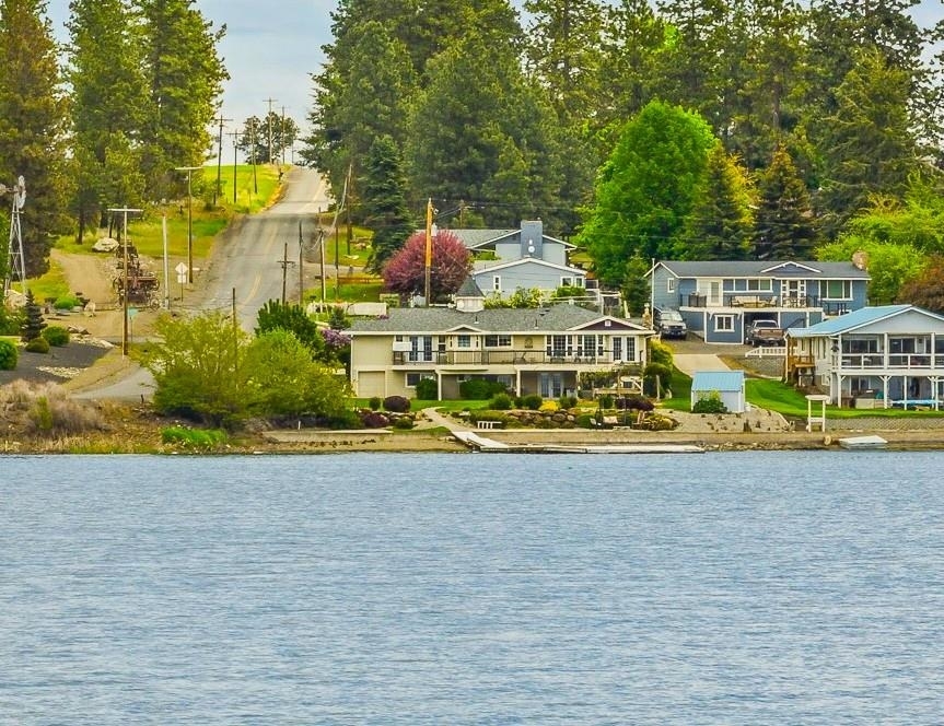 Property Photo: 10906 S Sunnyslope Rd WA 99022-9526