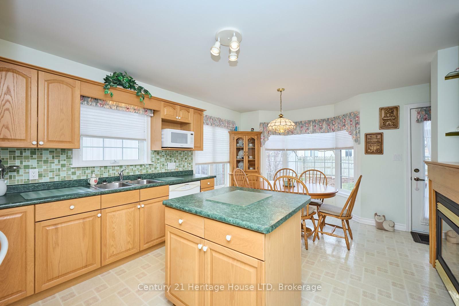 Photo de la propriété: 487 Albany Street ON L2A 6L6