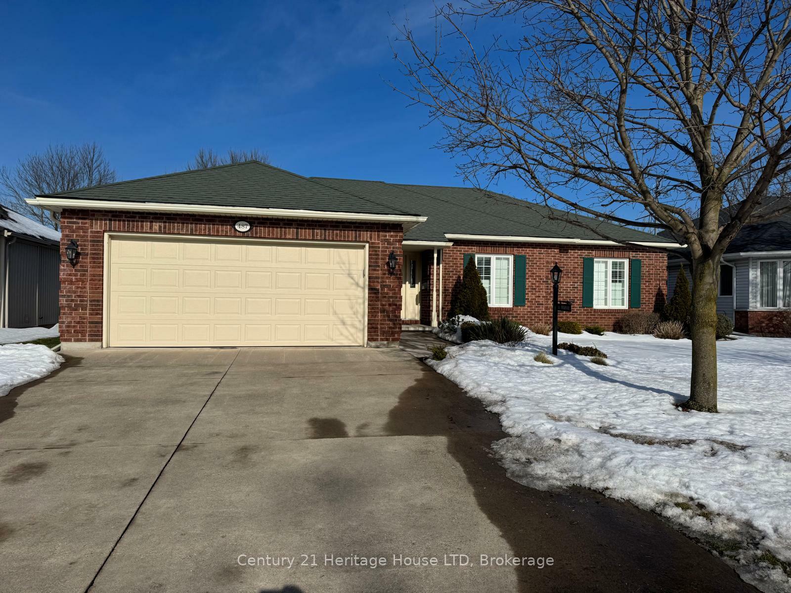 Property Photo: 487 Albany Street ON L2A 6L6
