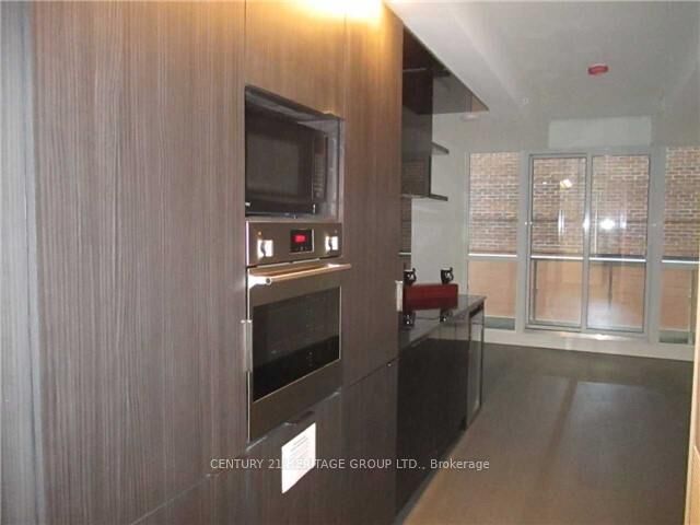 Property Photo: 70 Temperance St 705 ON M5H 0B1