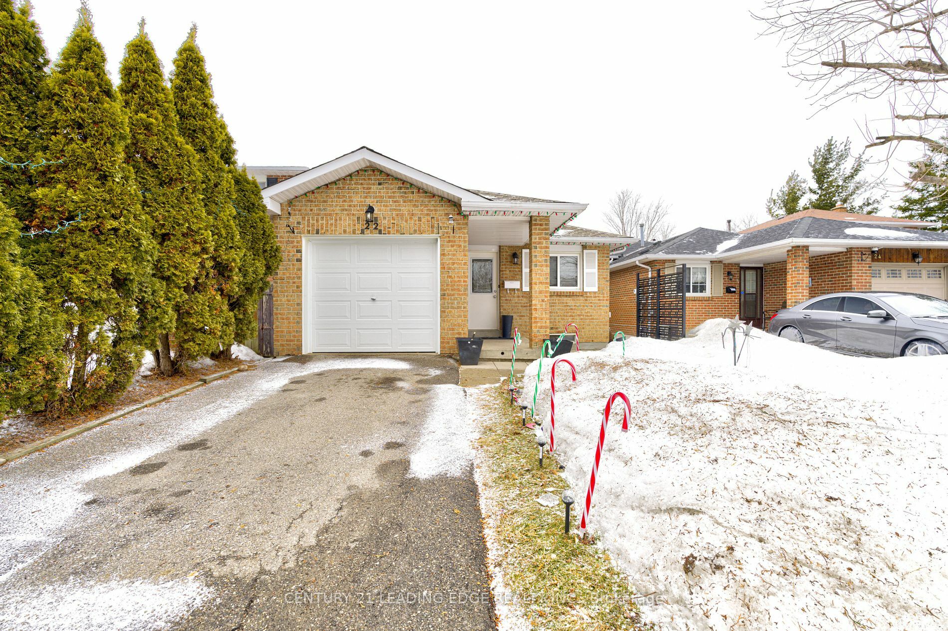 Property Photo:  22 Clearview Crt N  ON L6Z 2B1 