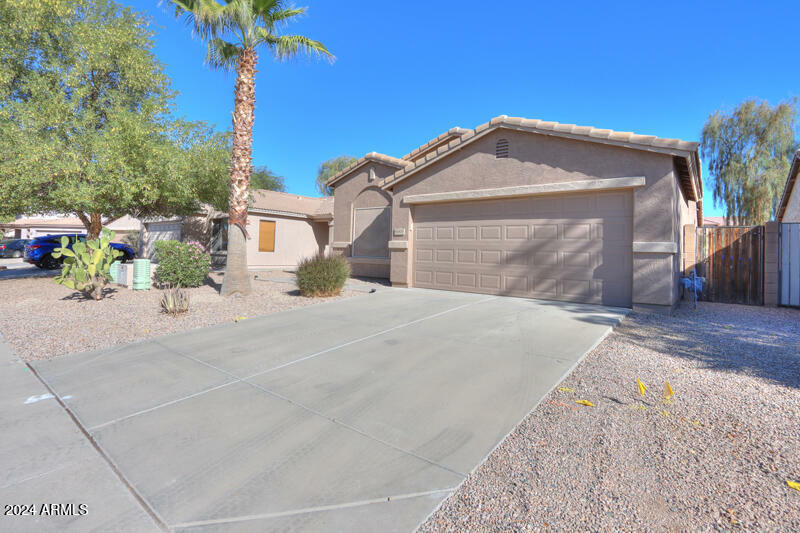 Property Photo: 43409 W Sagebrush Trail AZ 85138