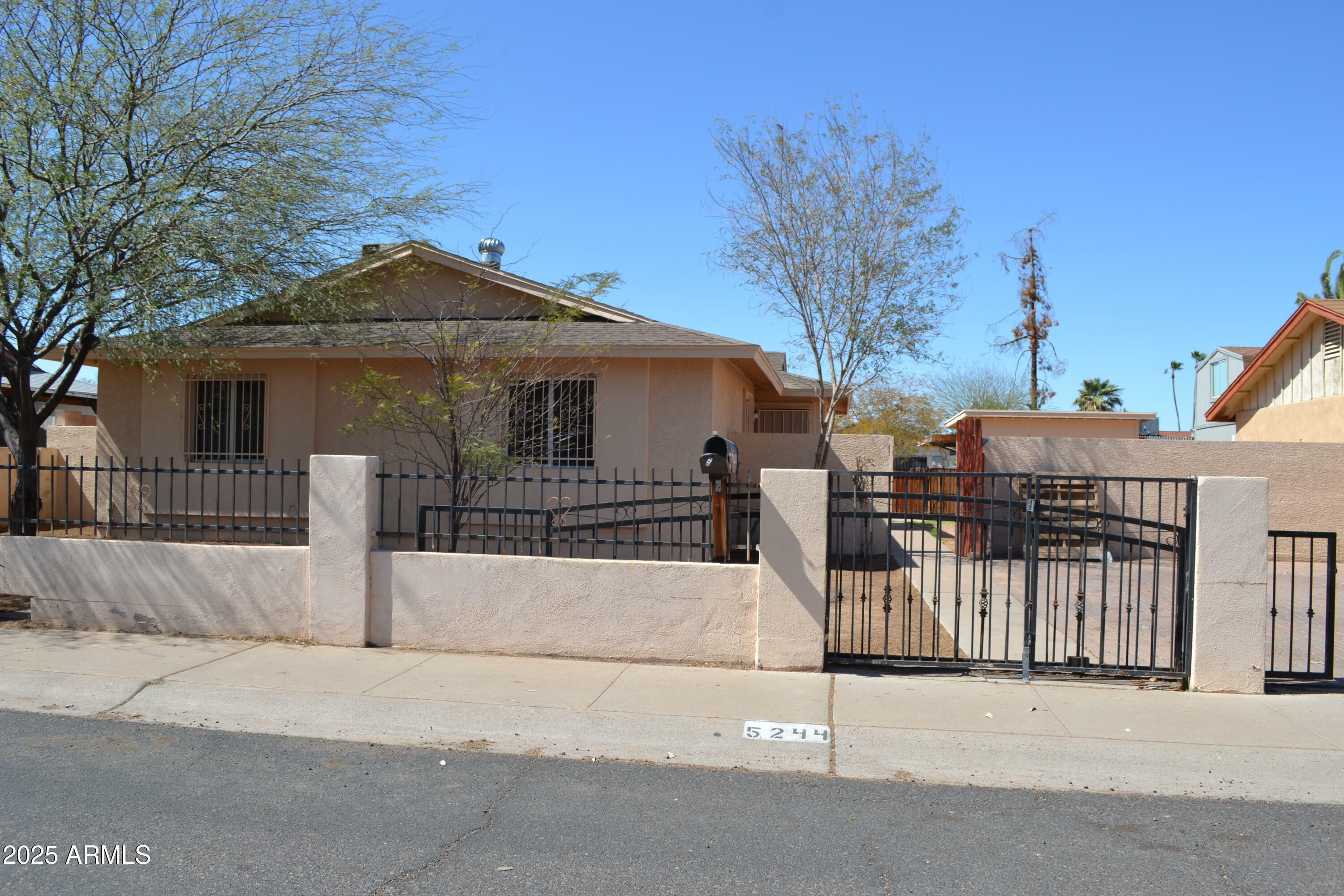 Property Photo:  5244 S 48th Street S  AZ 85040 