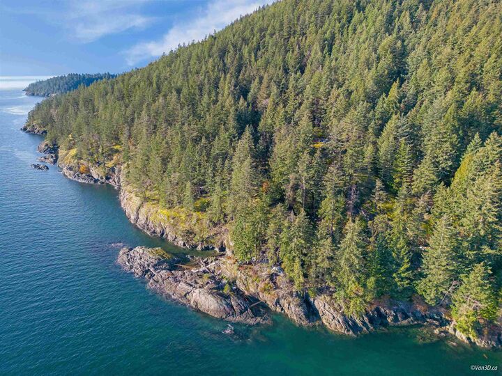 Property Photo: 381 Waterfront BC V0N 1G2