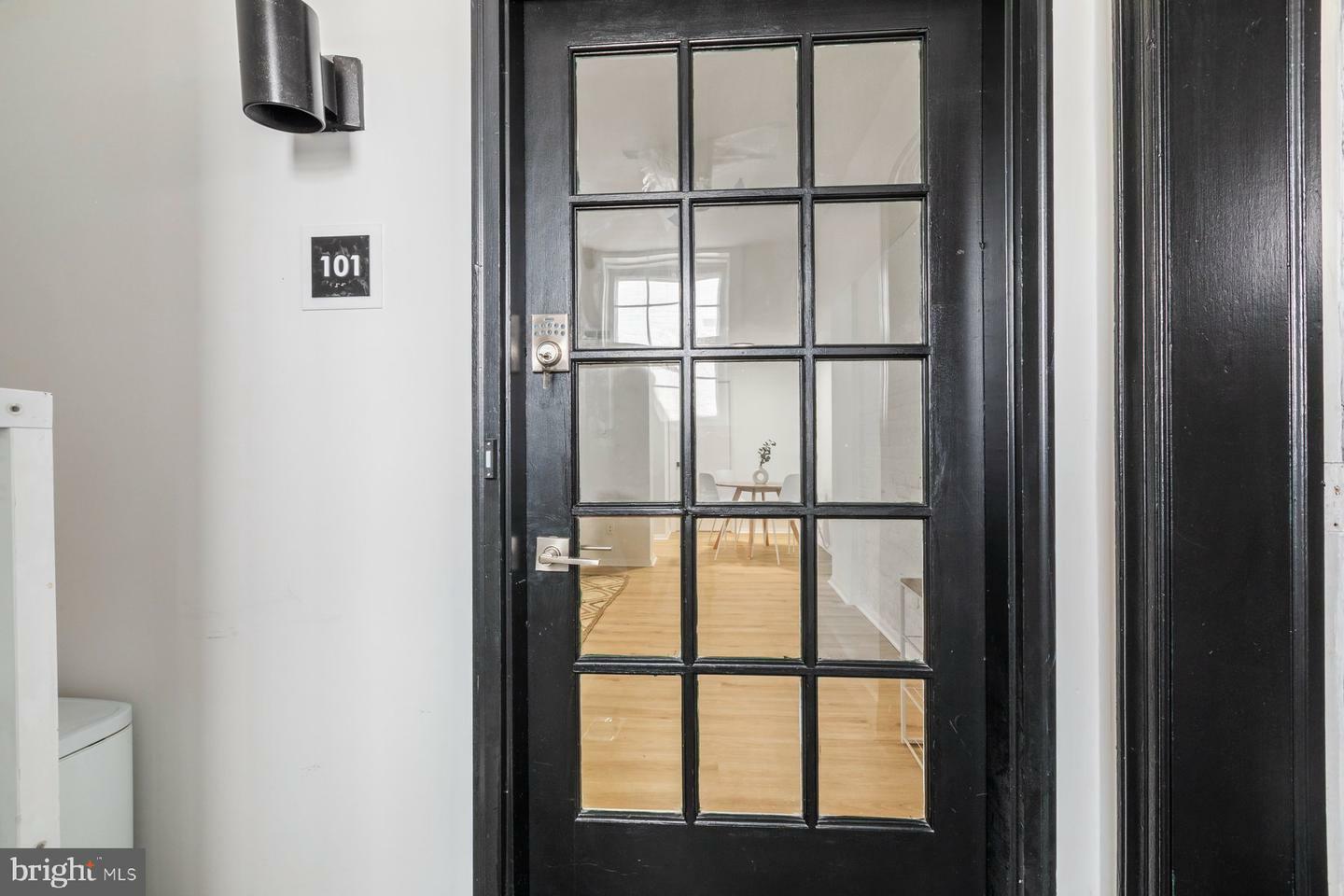 Property Photo: 207 S Patrick Street 101 VA 22314