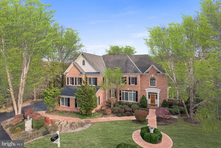 891 Chinquapin Road  McLean VA 22102 photo
