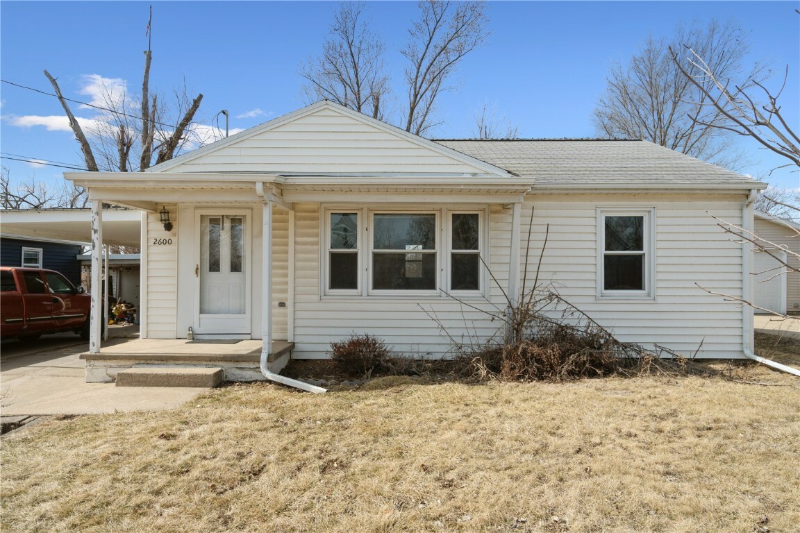 Property Photo:  2600 Fruitland Boulevard SW  IA 52404 