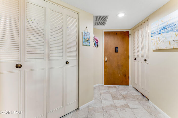Property Photo: 925 N Halifax Avenue FL 32118