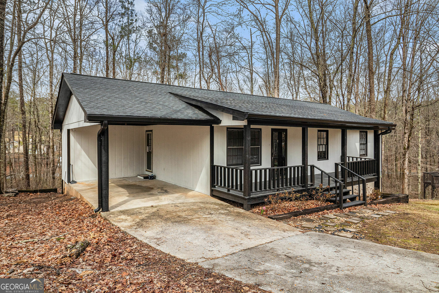 Property Photo: 1436 Heritage Court GA 30180