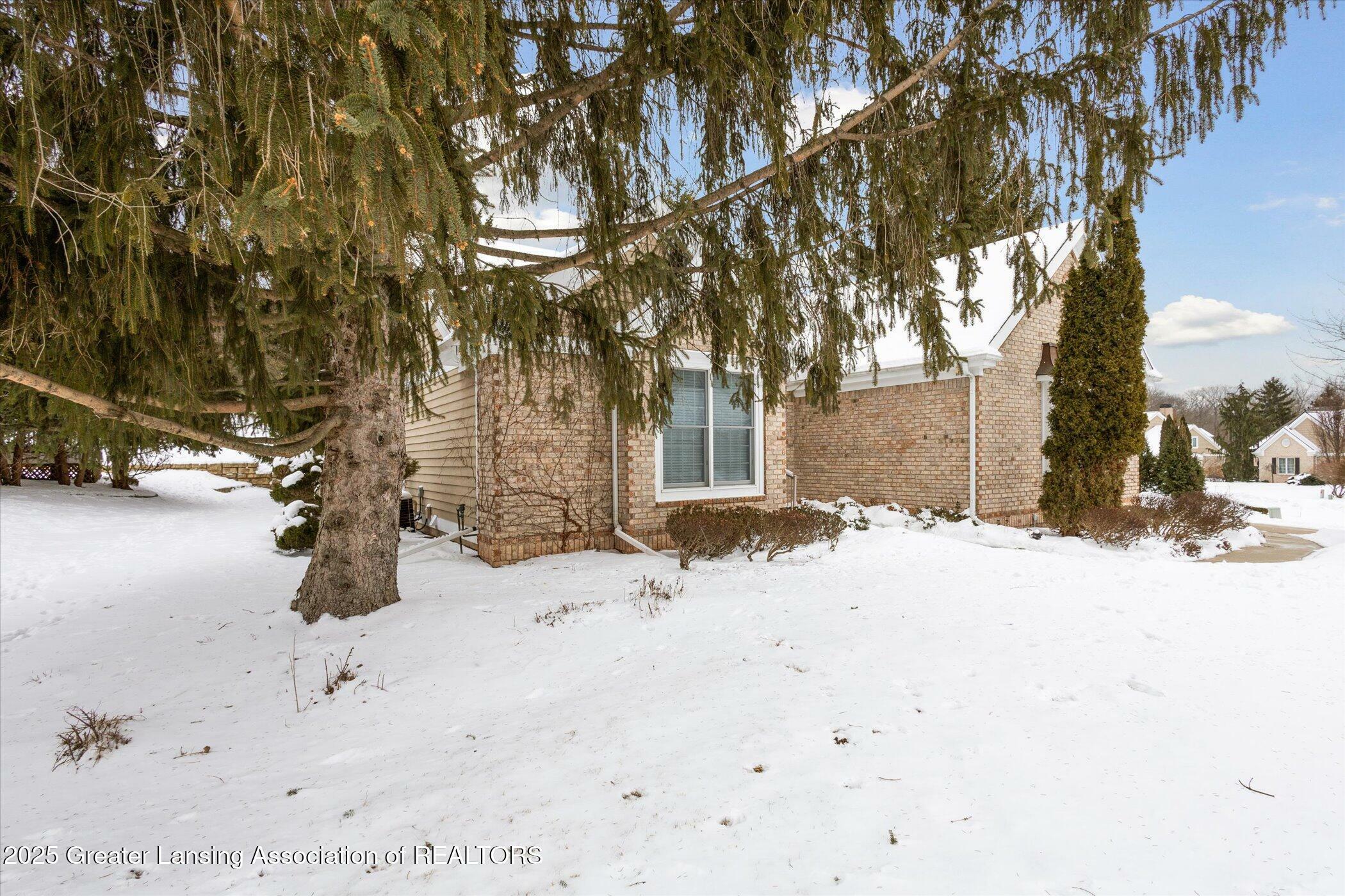 Property Photo:  6100 W Longview Drive  MI 48823 