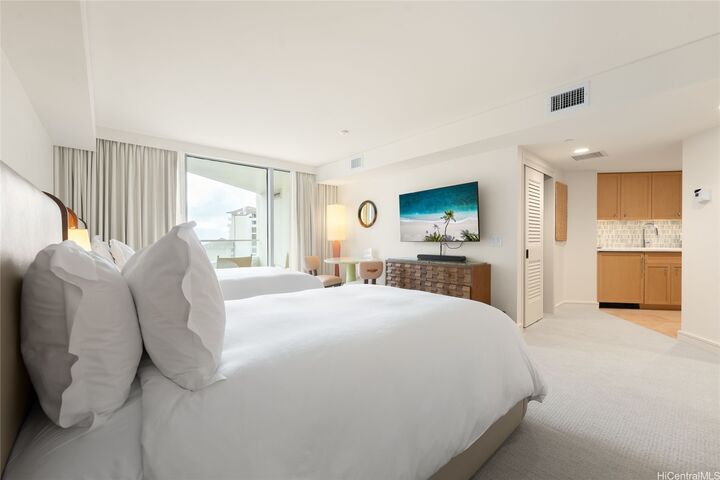 Property Photo:  223 Saratoga Road 1310  HI 96815 