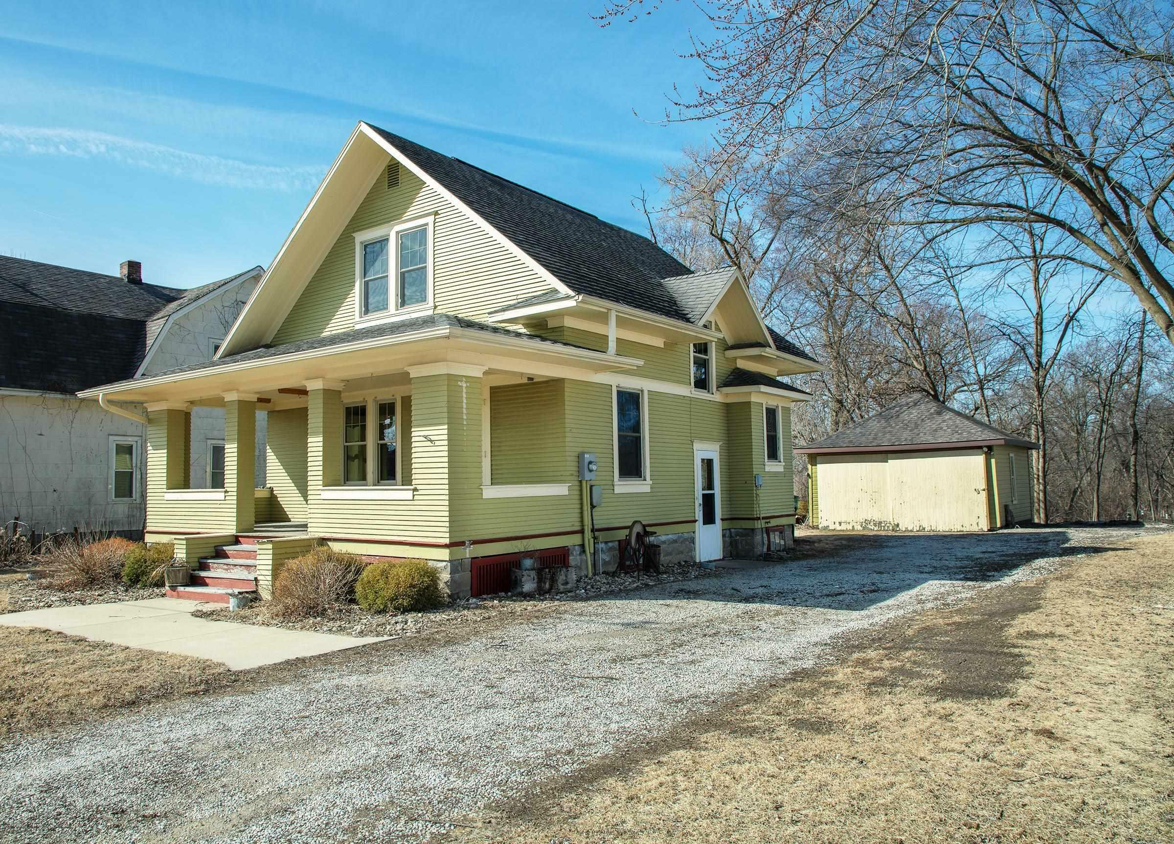 Property Photo:  208 1st Avenue  IA 50631 