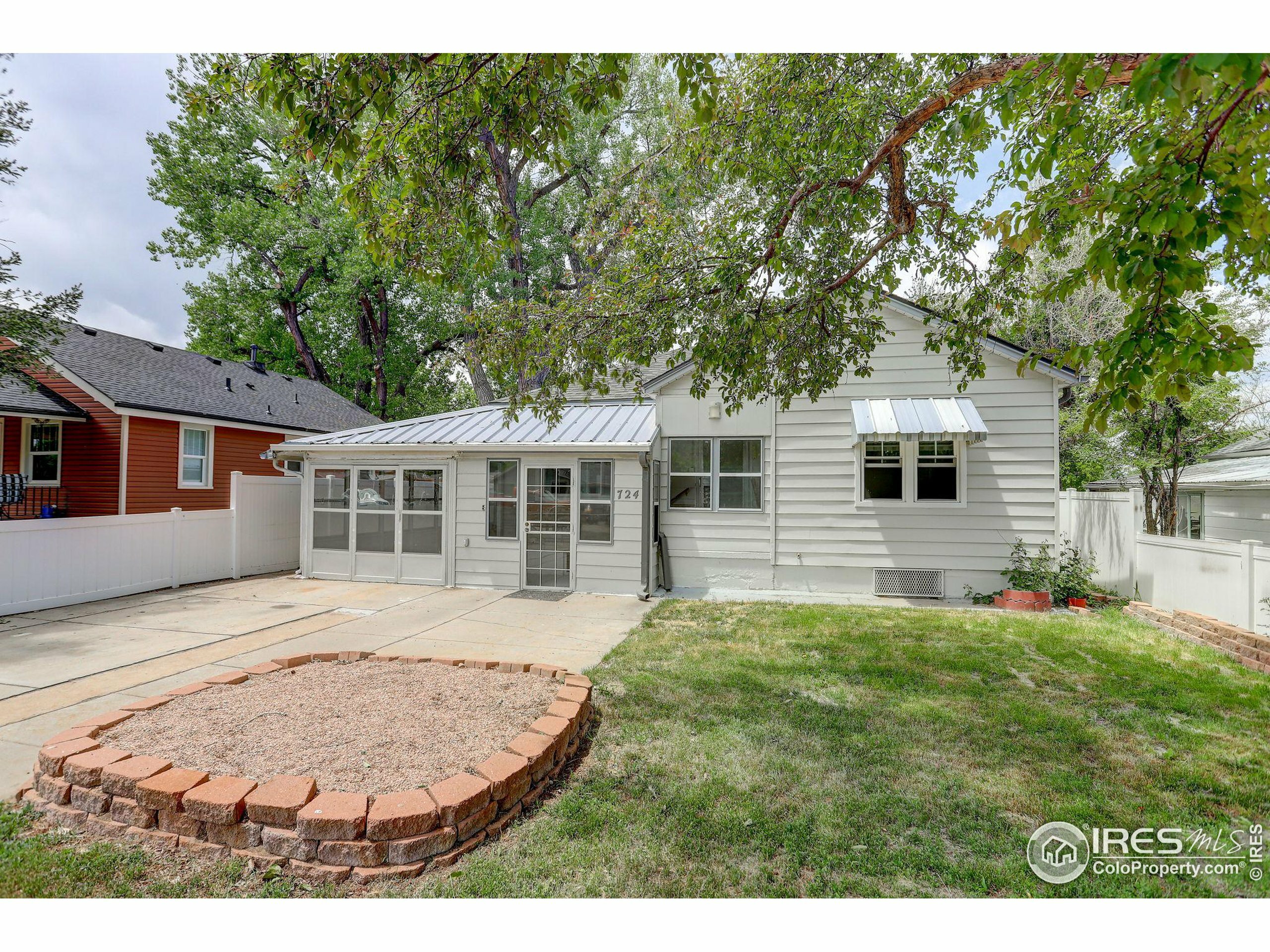 Property Photo:  724 Carbon St  CO 80516 