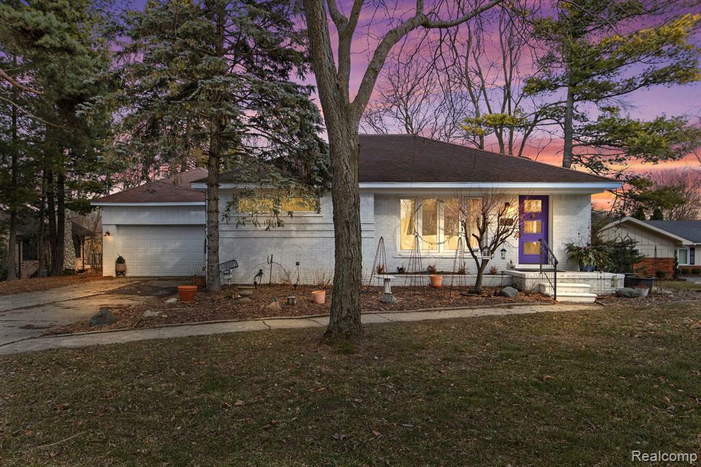 Property Photo: 2665 Middlebelt Road MI 48324