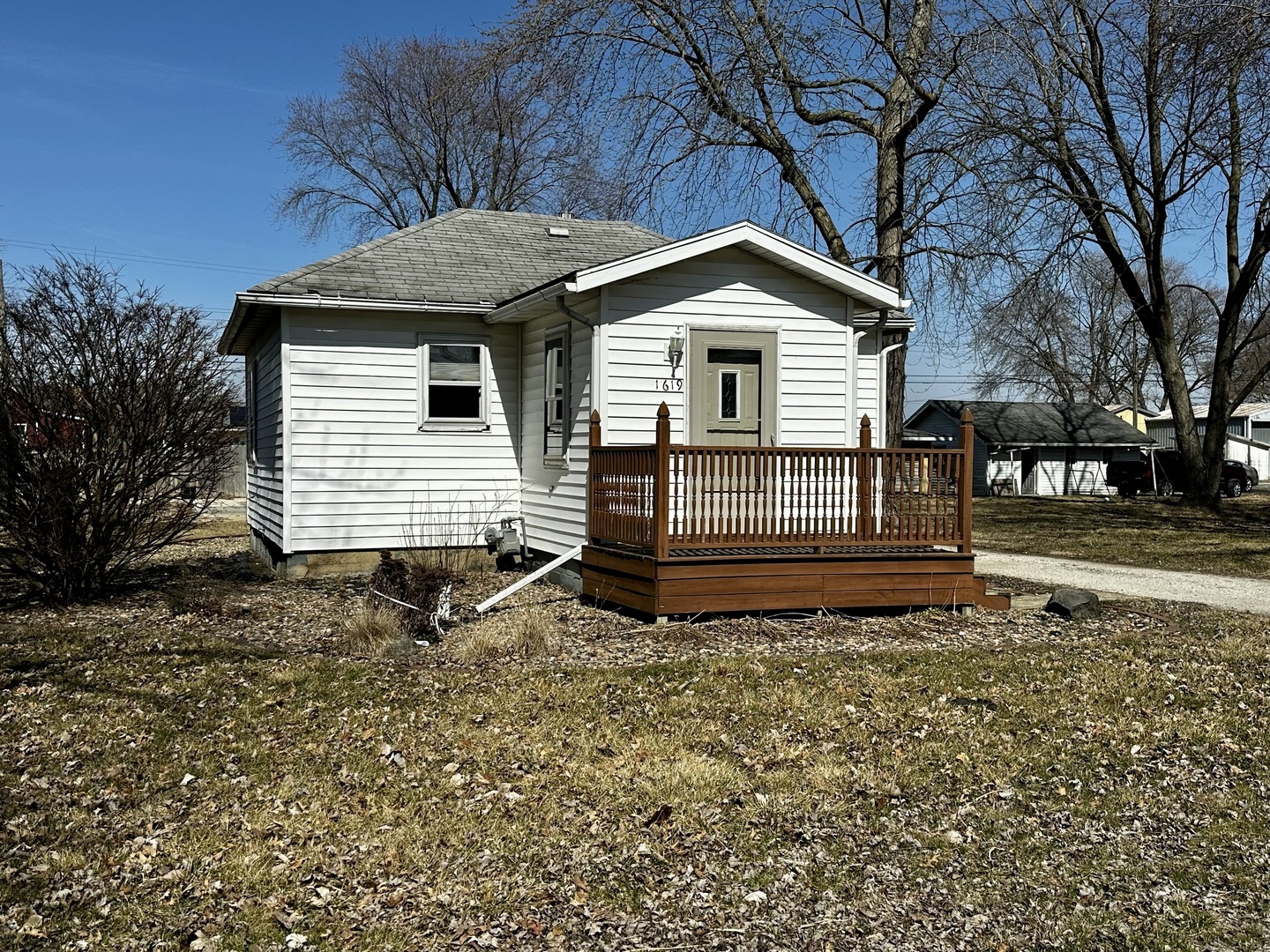 Property Photo: 1619 E Washington Street IL 61727