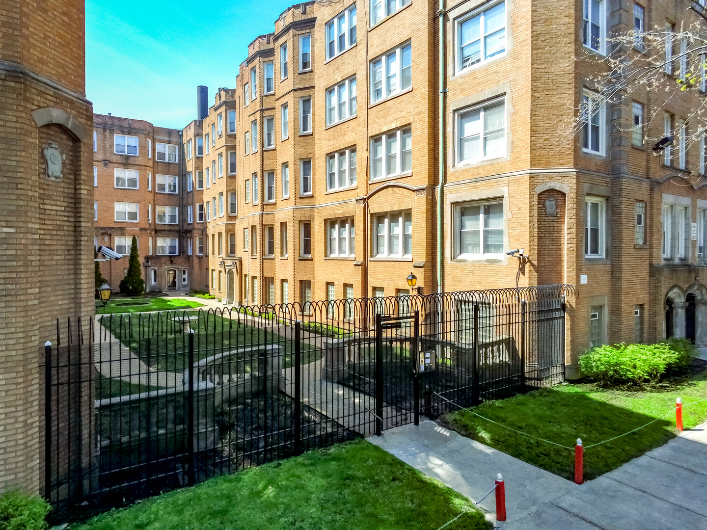 1347 W Estes Avenue C4  Chicago IL 60626 photo