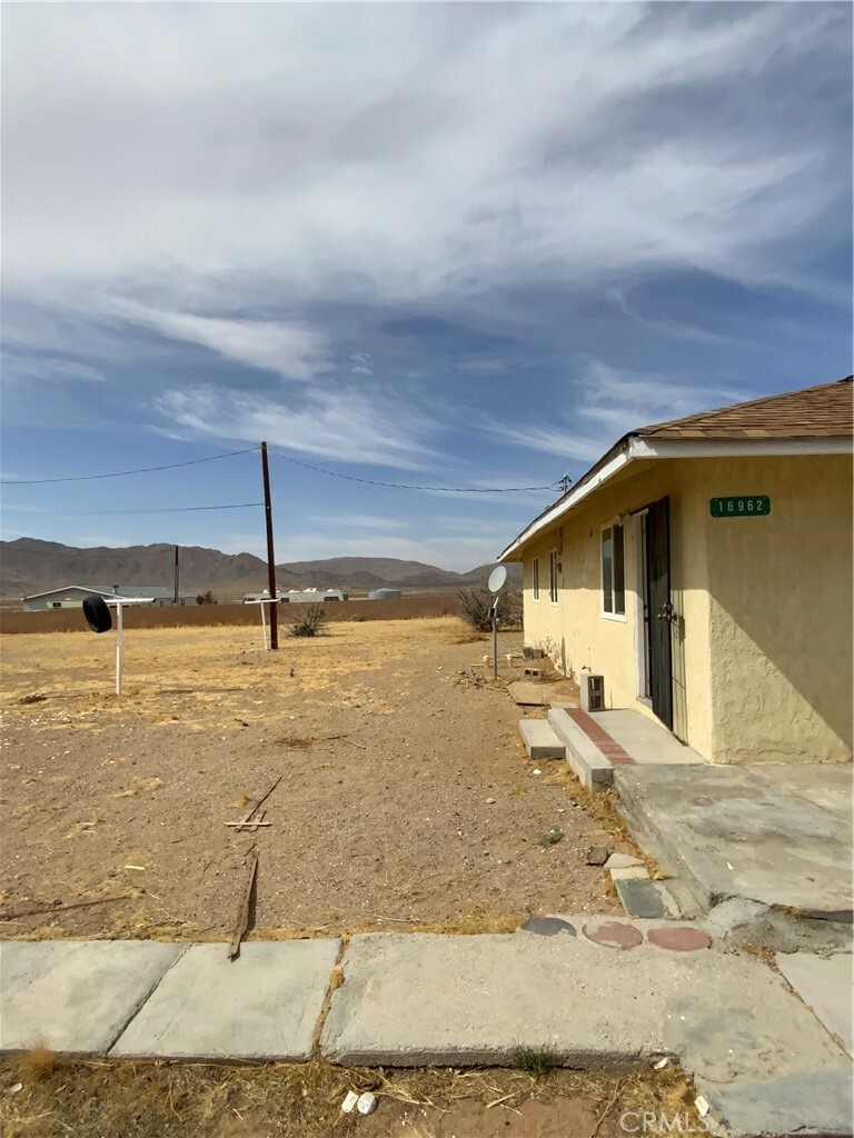 Property Photo:  16962 Huff Road  CA 92356 