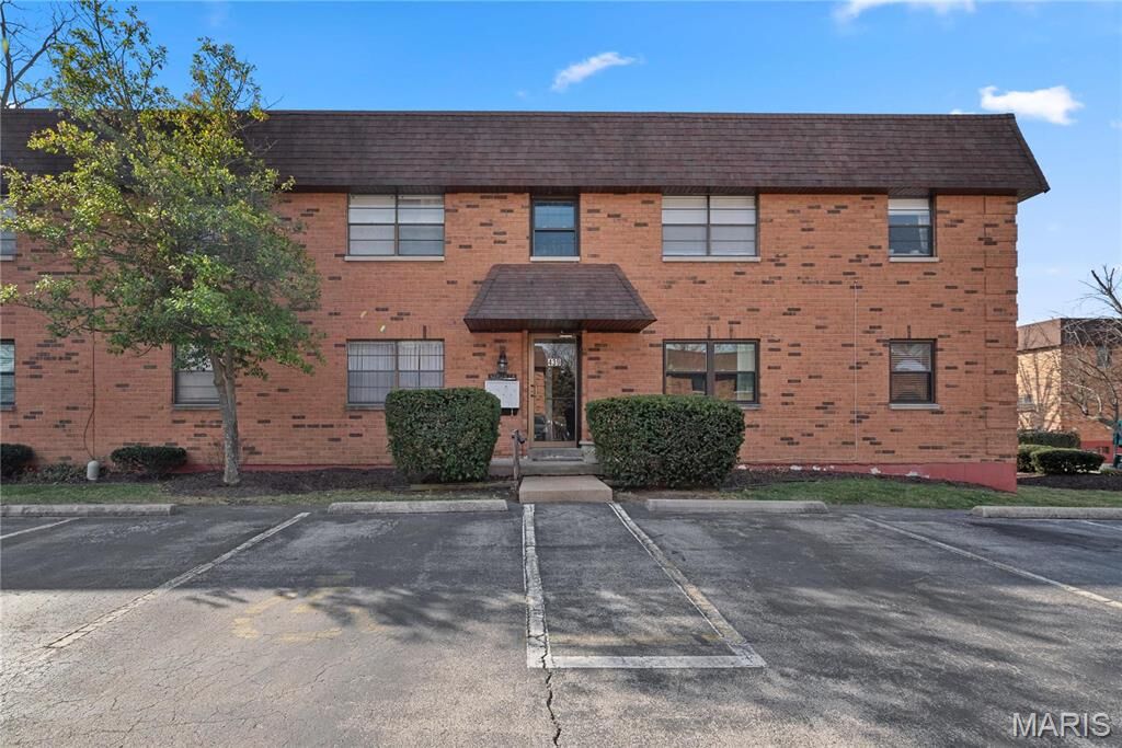 Property Photo: 439 S Clay Avenue 4 MO 63122