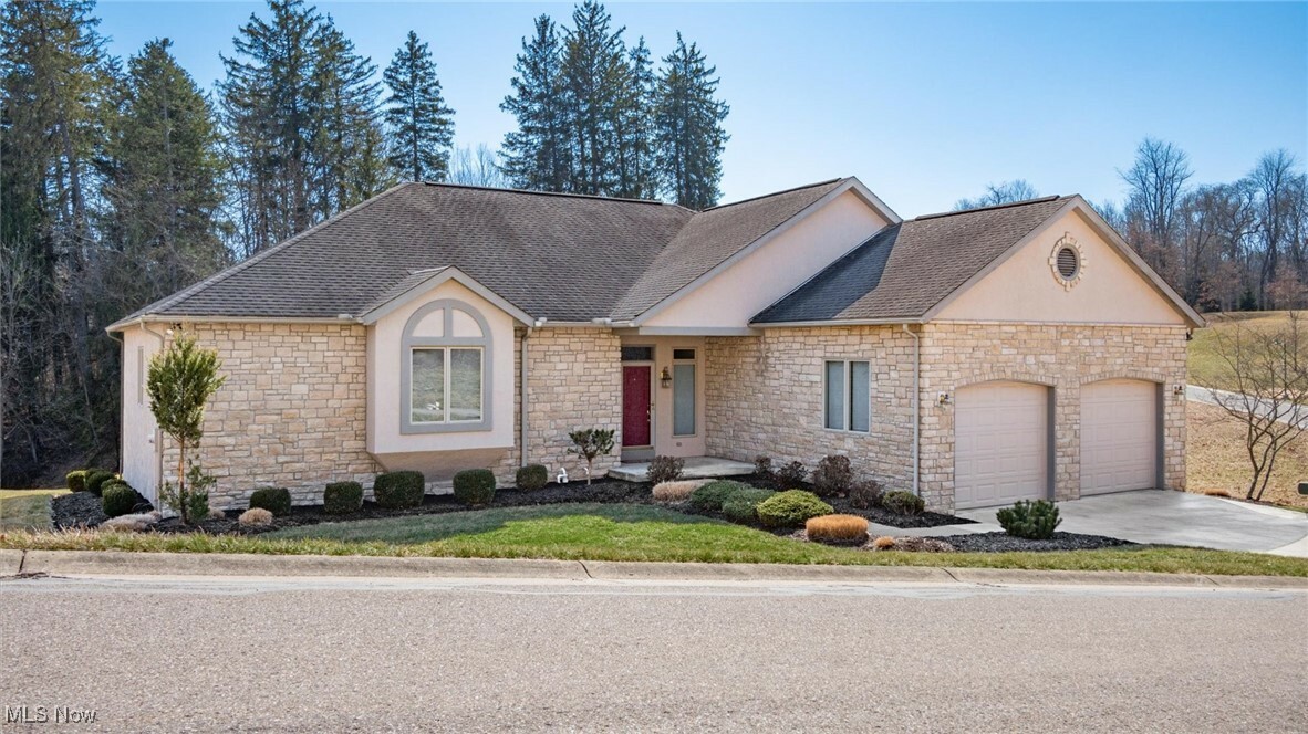 2370 Oak Meadow Lane  Zanesville OH 43701 photo