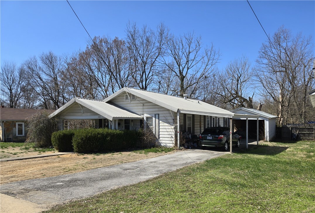 Property Photo:  526 Spring Street  AR 72764 