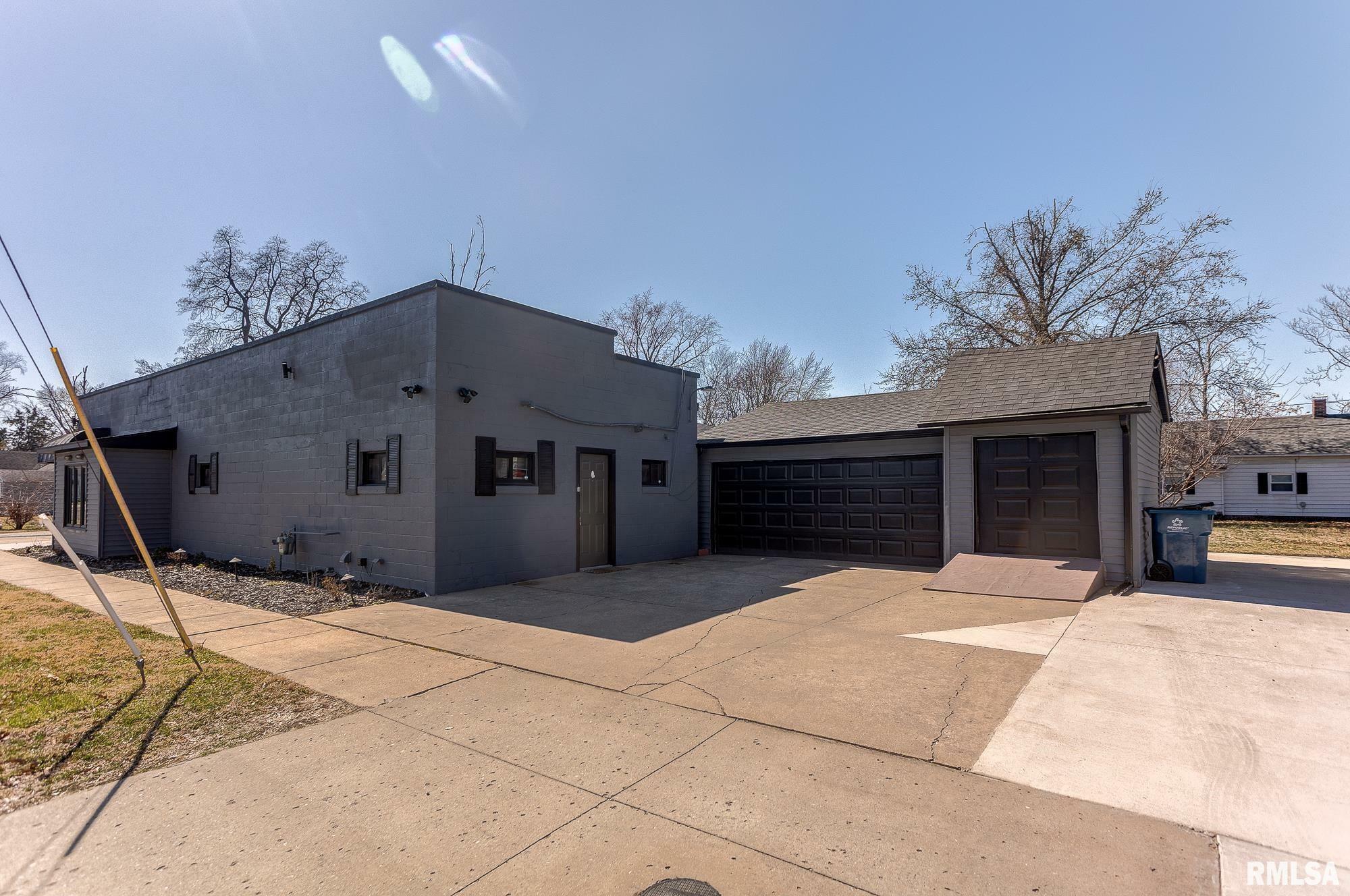 Property Photo:  424 N College Street  IL 62801 