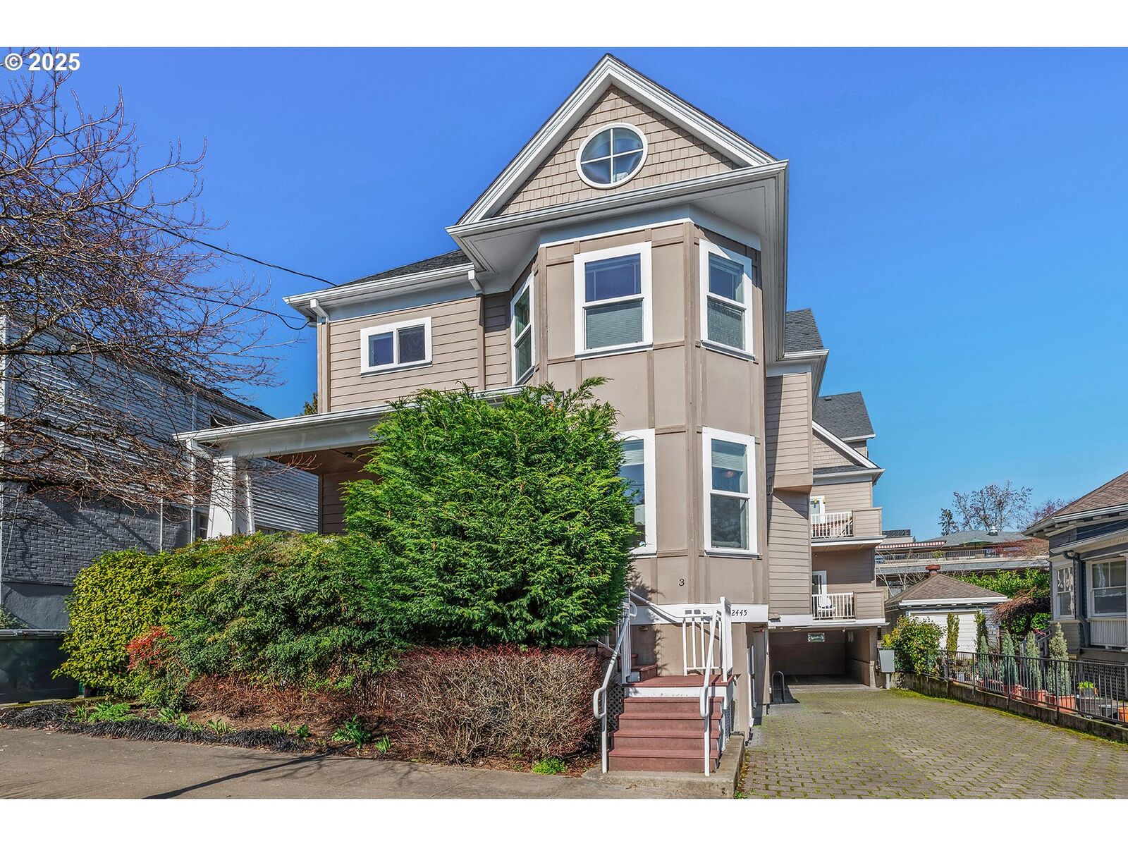 Property Photo: 2445 NW Lovejoy St 3 OR 97210