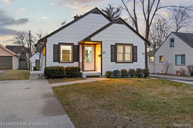 Property Photo:  141 Ferndale Avenue  MI 48307 